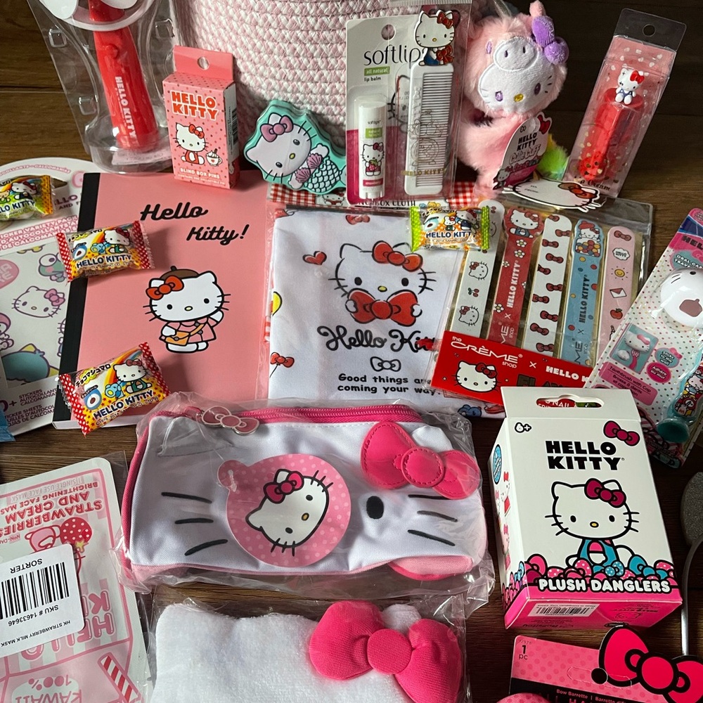 One Left! FREE SHIPPING (NWT) ULTIMATE HELLO KITTY GIFT BASKET!! - Picture 12 of 13